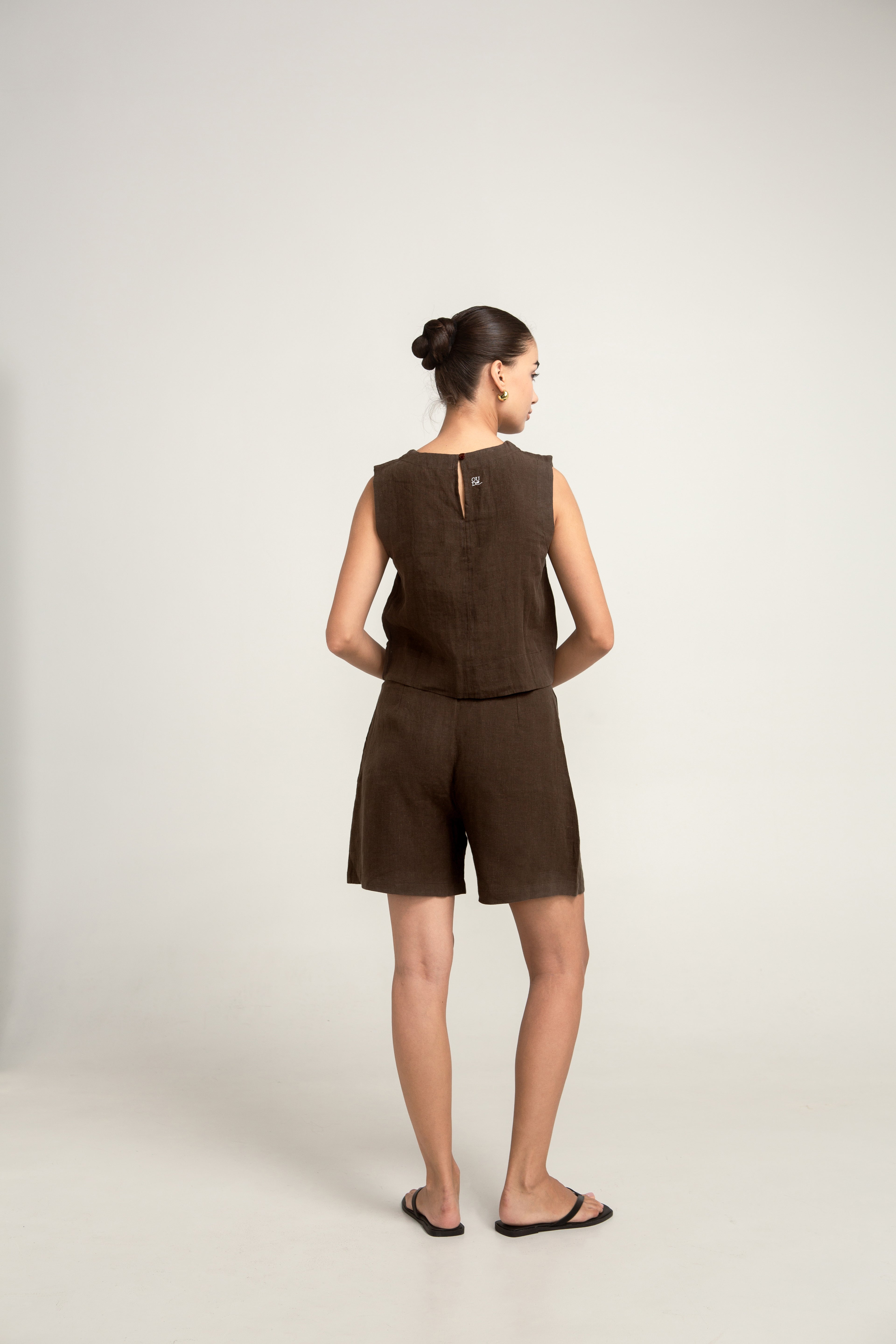 Pine Linen Shorts in Fog Brown