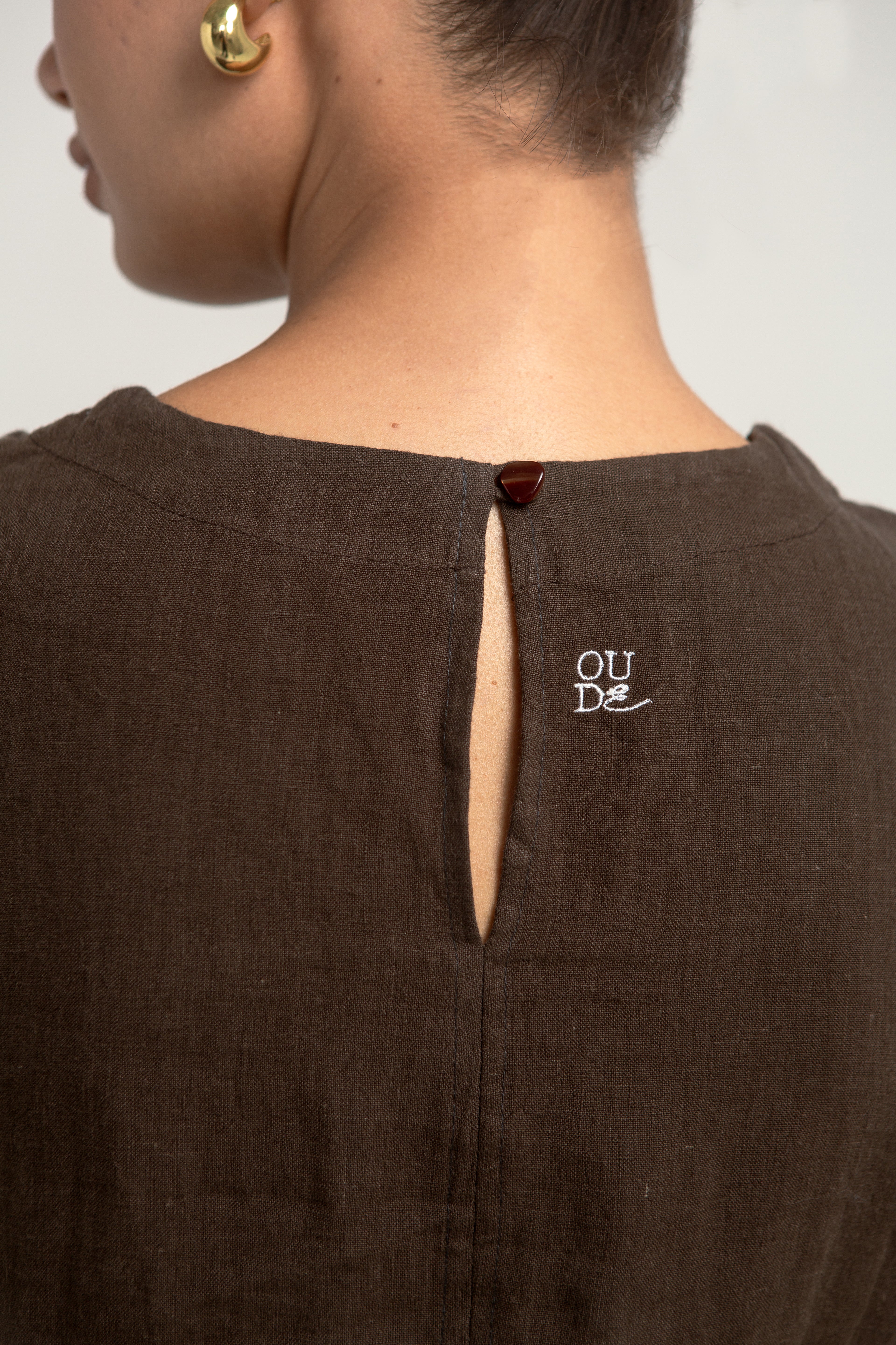 Pine Linen Top in Fog Brown