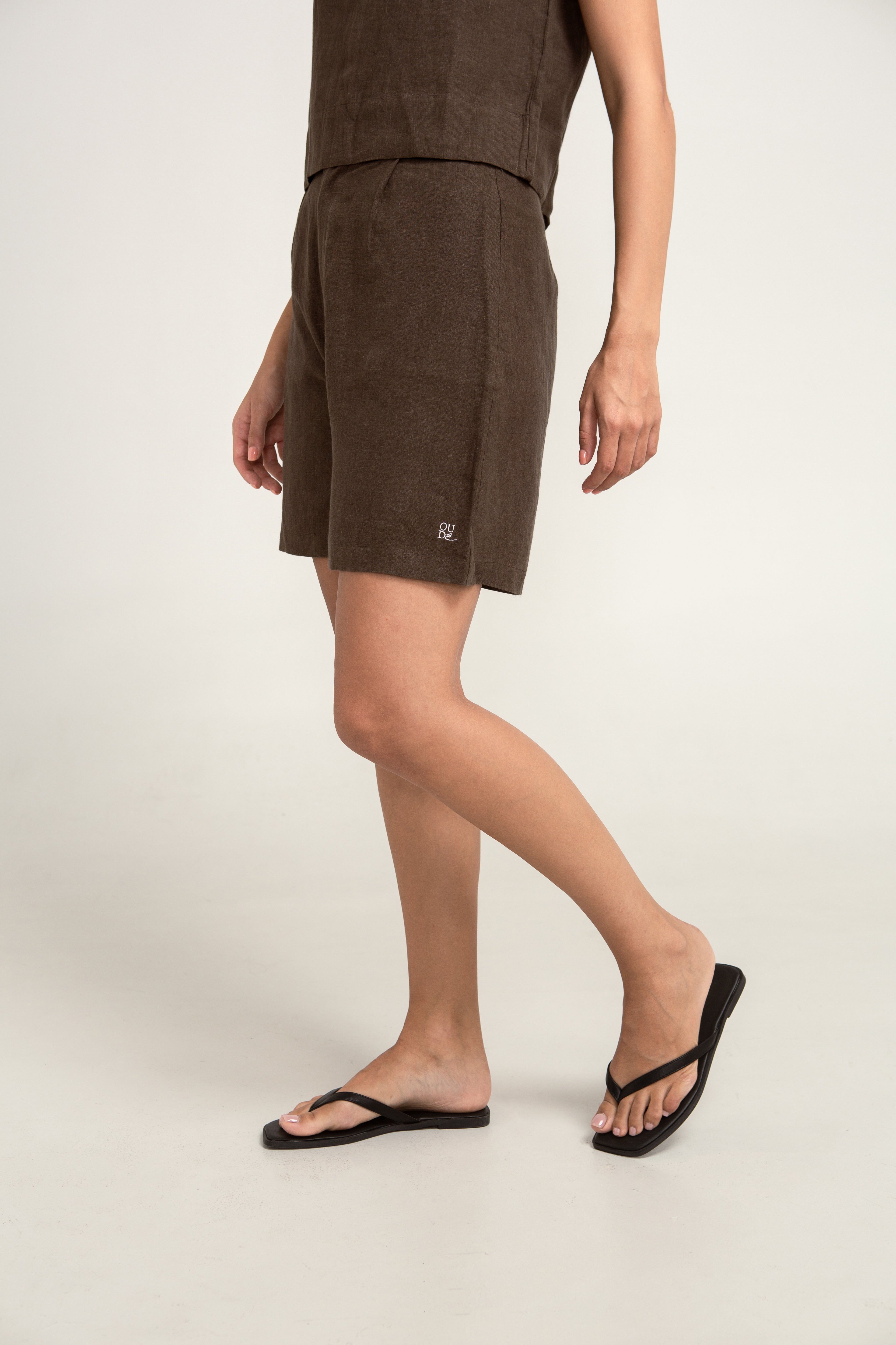 Pine Linen Shorts in Fog Brown