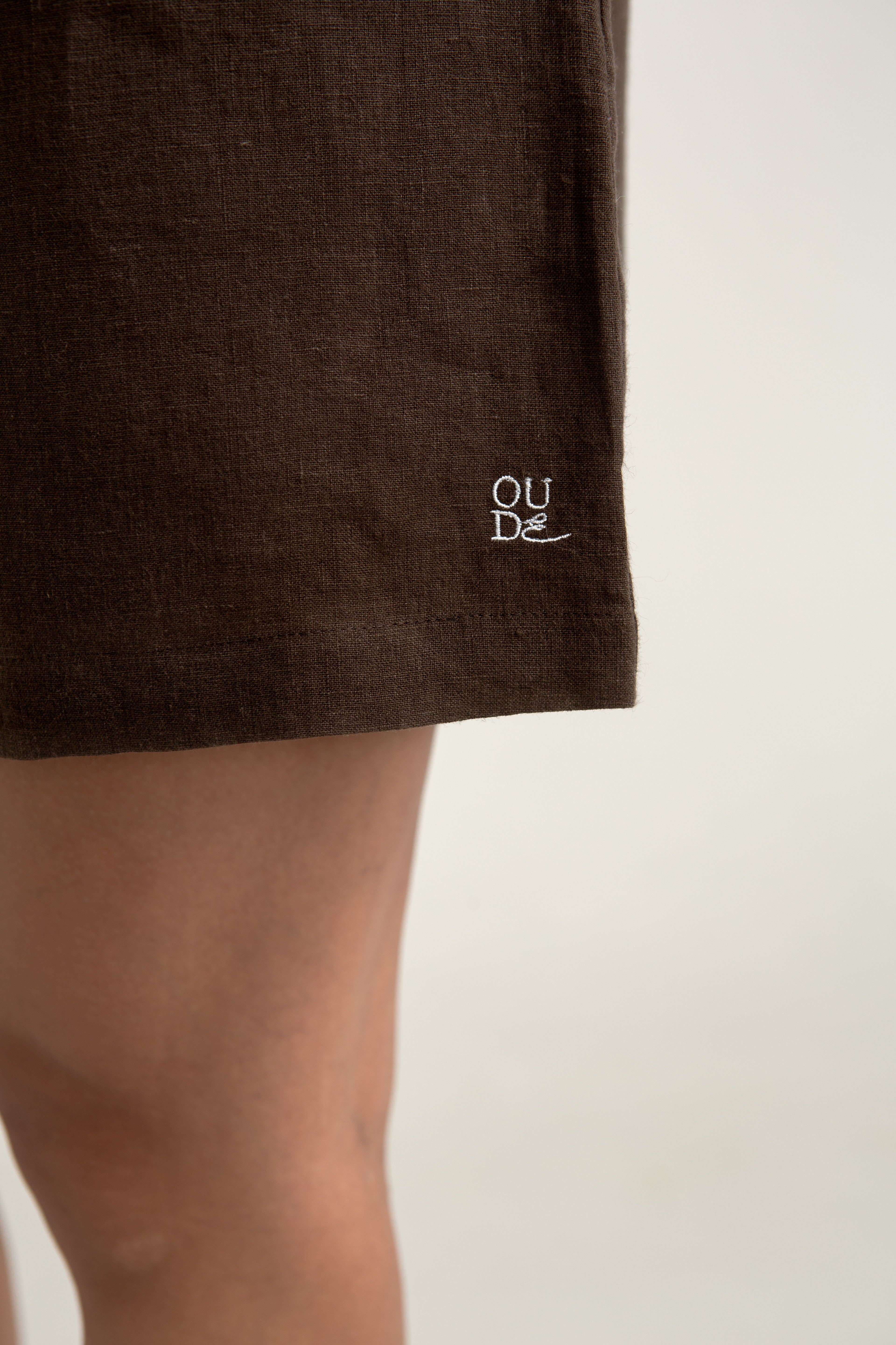 Pine Linen Shorts in Fog Brown