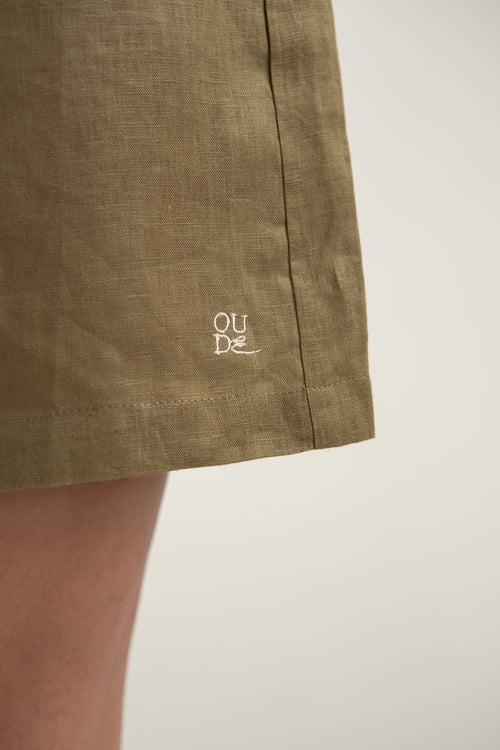 Pine Linen Shorts in Moss Green
